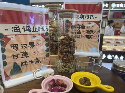 “喝著咖啡逛健康空間”？第一醫(yī)藥徐匯旗艦店開業(yè) 打造養(yǎng)身保健新場(chǎng)景